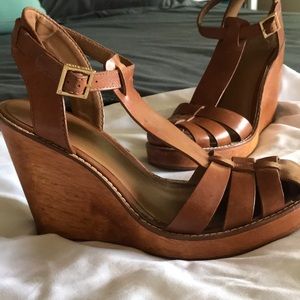 Gorgeous Tan leather Tory Burch wedge sandals